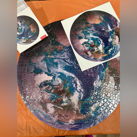 World circular 1000 piece puzzle - Picture 3 of 6